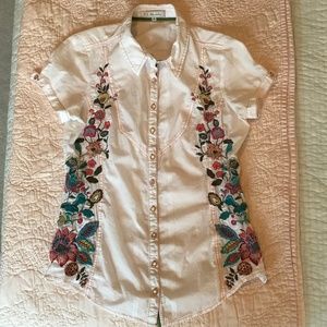 Upscale Western Pearl Snap Tee, EUC